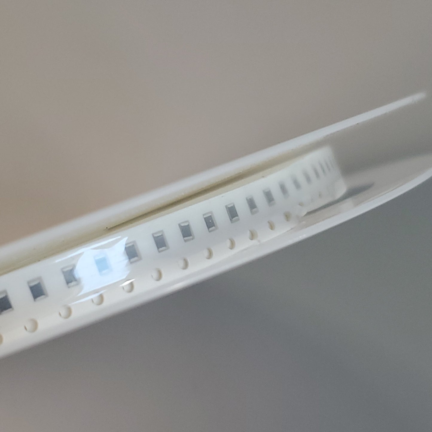 VISHAY Standard Thick Film Chip Resistors 4 Spools (20000 Pieces) D12/CRCW0805 (New)