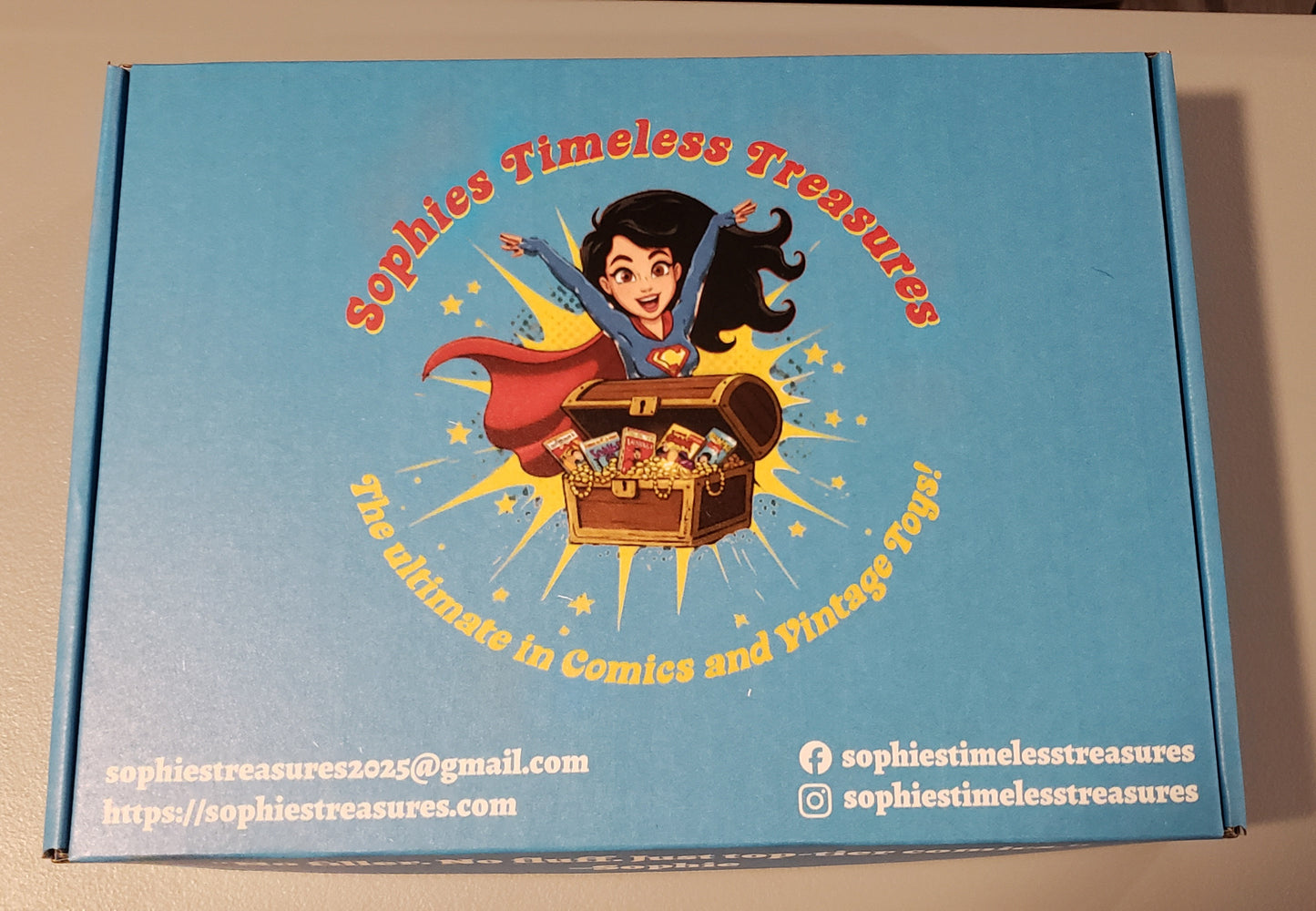 Sophies Treasure Boxes (Includes 4 Exclusive Comics) + 1 Bonus Exclusive Foil