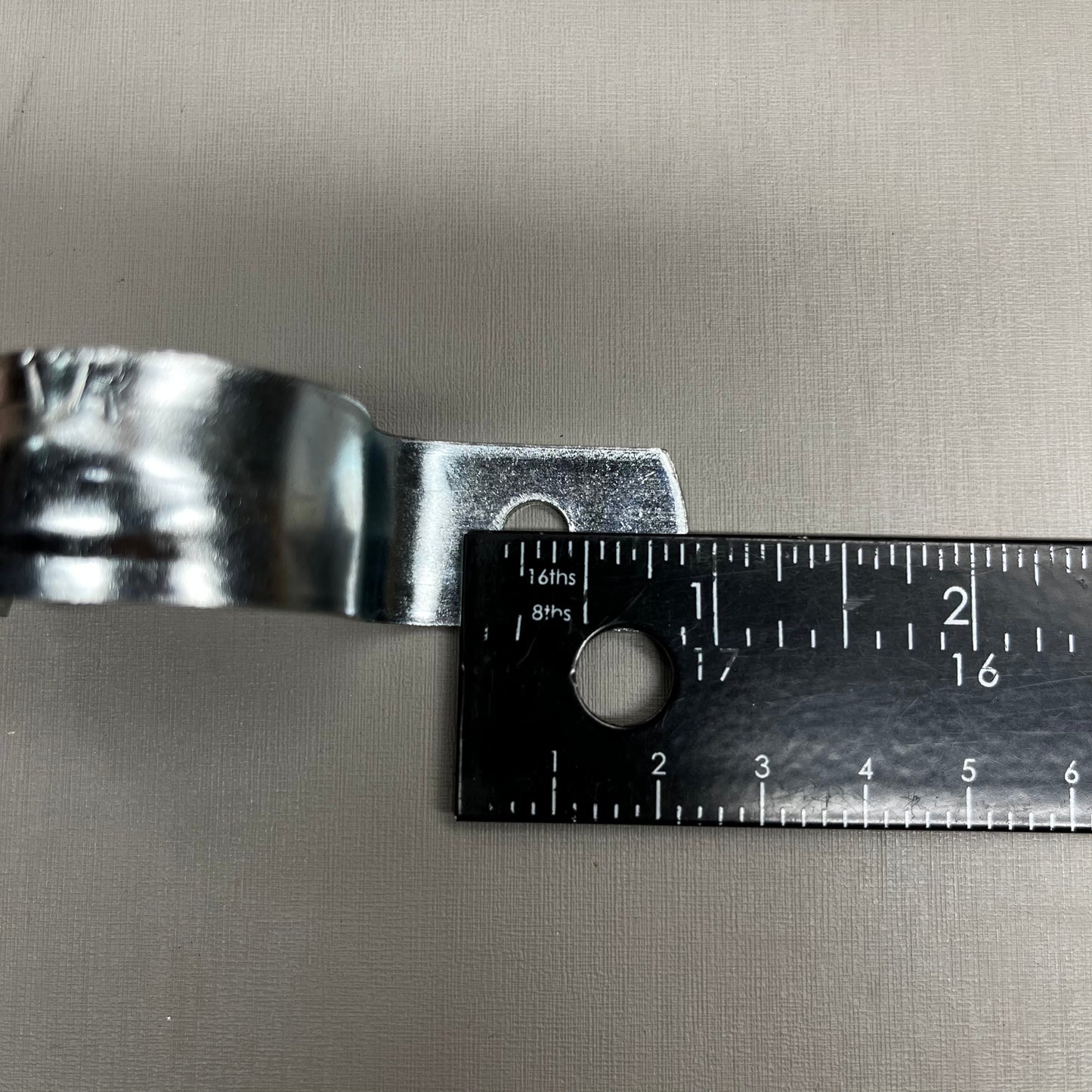 NVENT 100-Pack! One Hole Strap for Pipe and Conduit 1.315" X 1" X 1/4" 0070100EG (New)