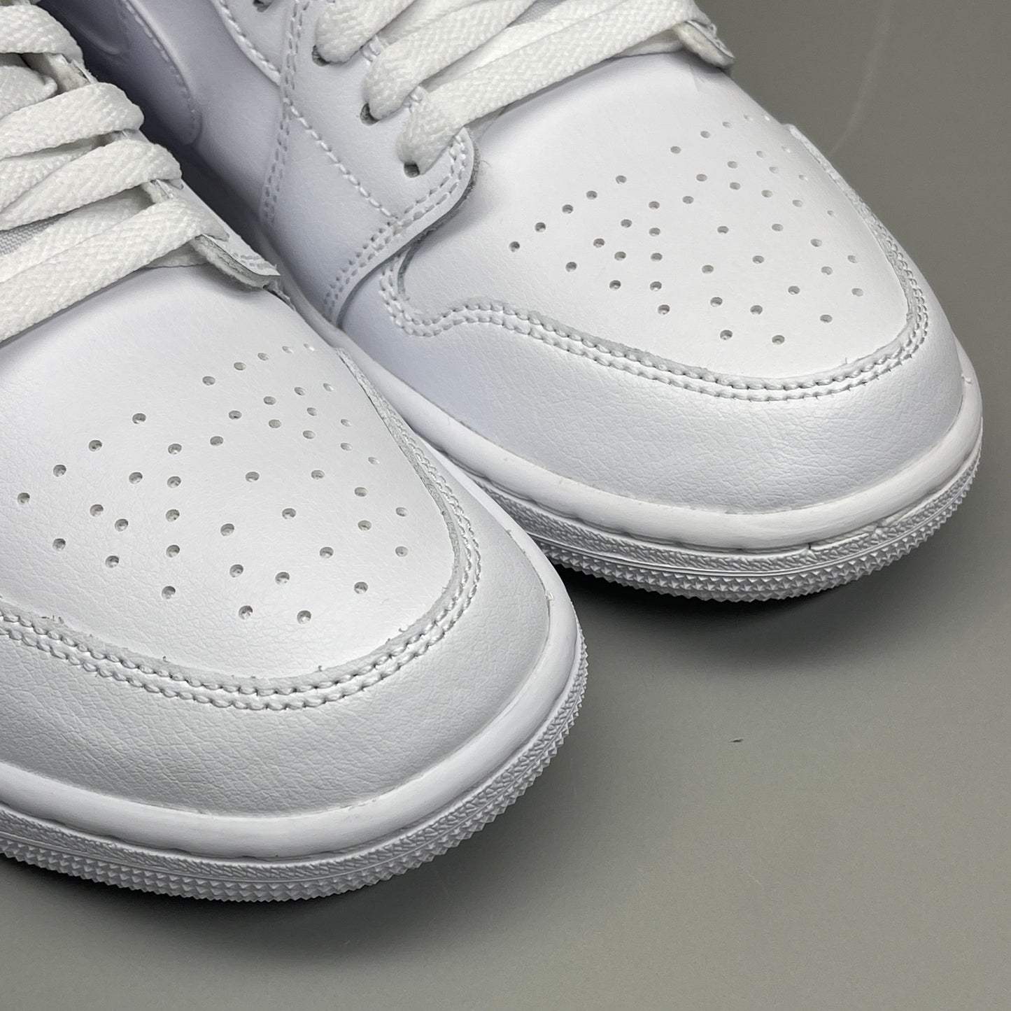 NIKE AIR JORDAN 1 Low Triple White Women's Sz 8 DV0990-111 (New in Box)