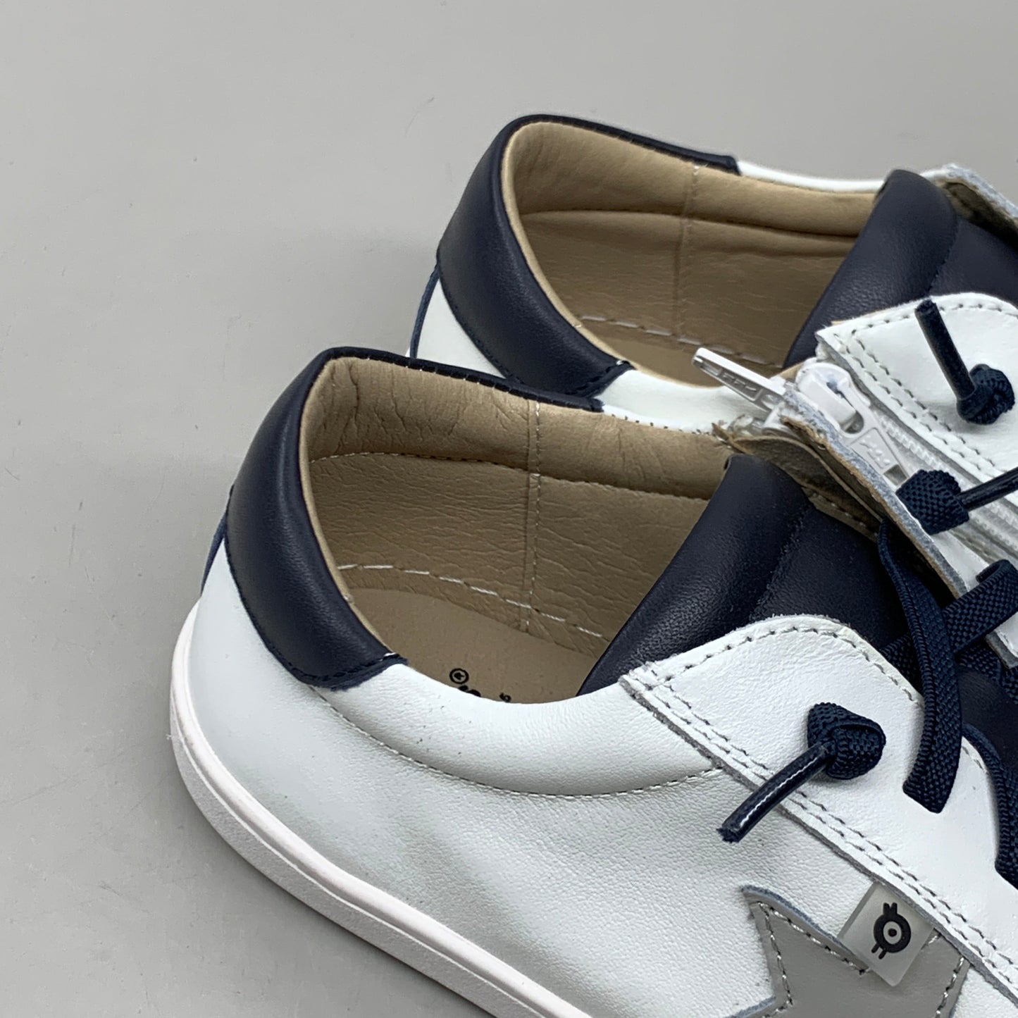 OLD SOLES Comet Runner Sneakers Kid’s Sz 1.5 EU 33 Snow/Navy/Gris #6149