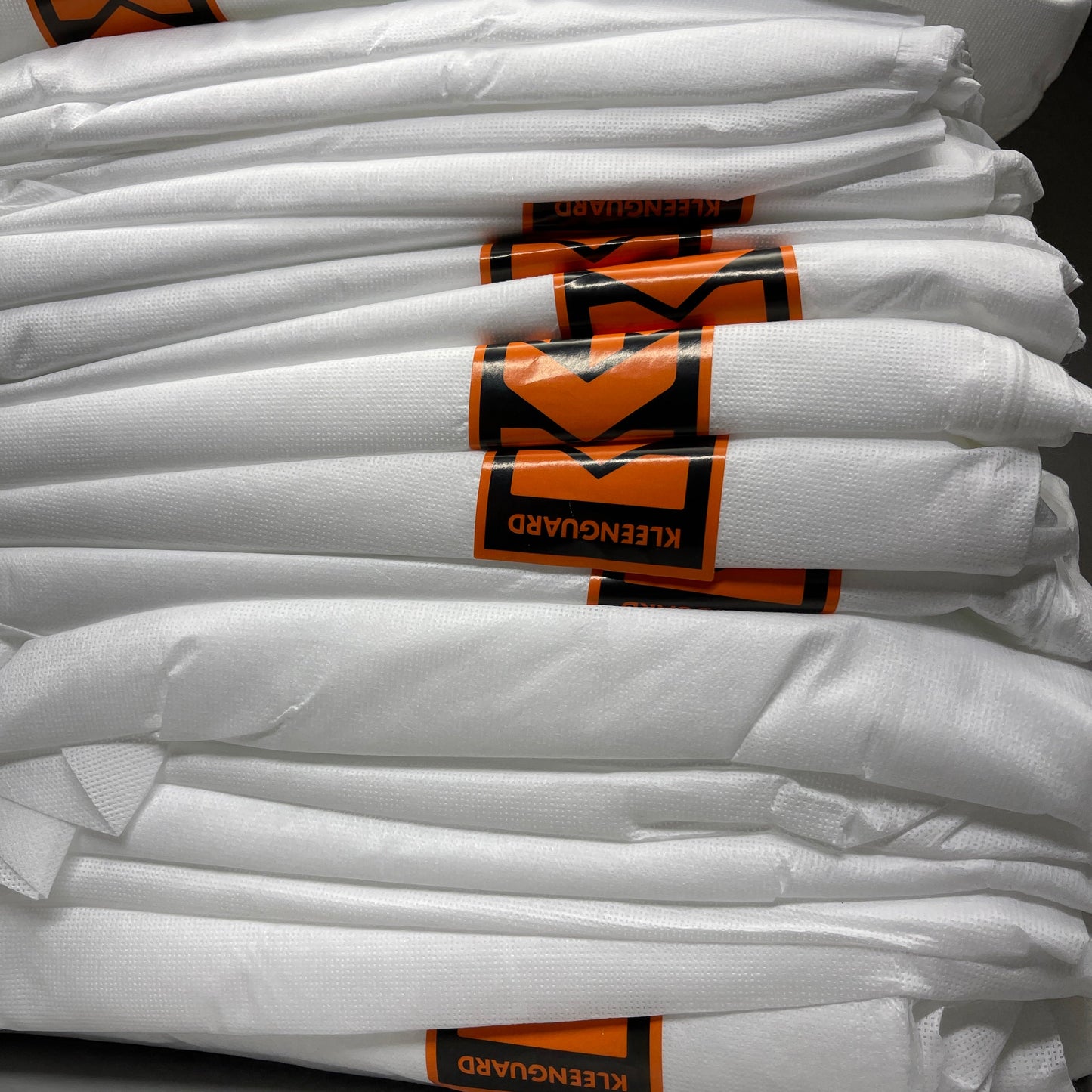 KLEENGUARD Box Of 24 A20 Coveralls Protective Clothing Zip Front Elastic XL White 49104(02) (New)