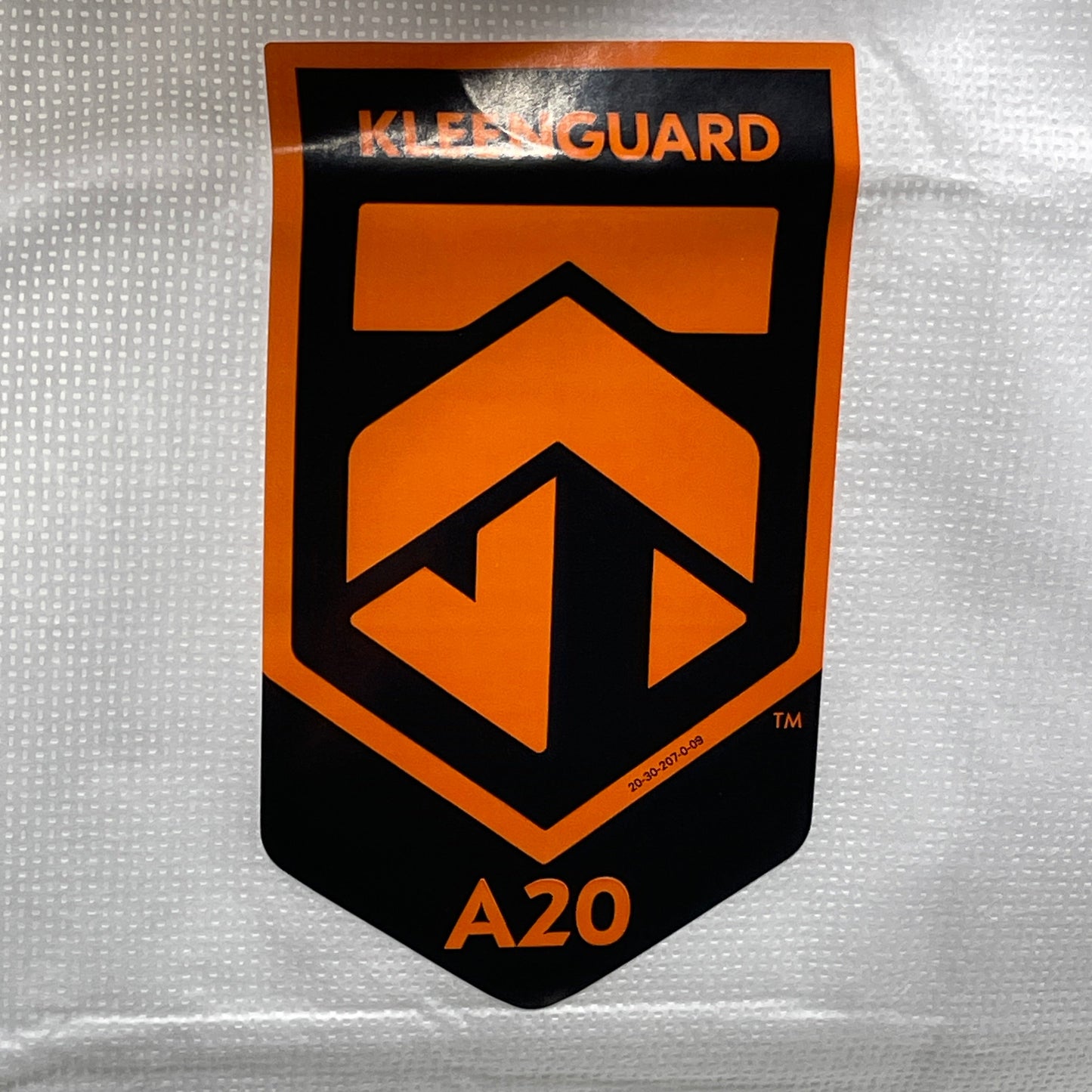 KLEENGUARD Box Of 24 A20 Coveralls Protective Clothing Zip Front Elastic XL White 49104(02) (New)