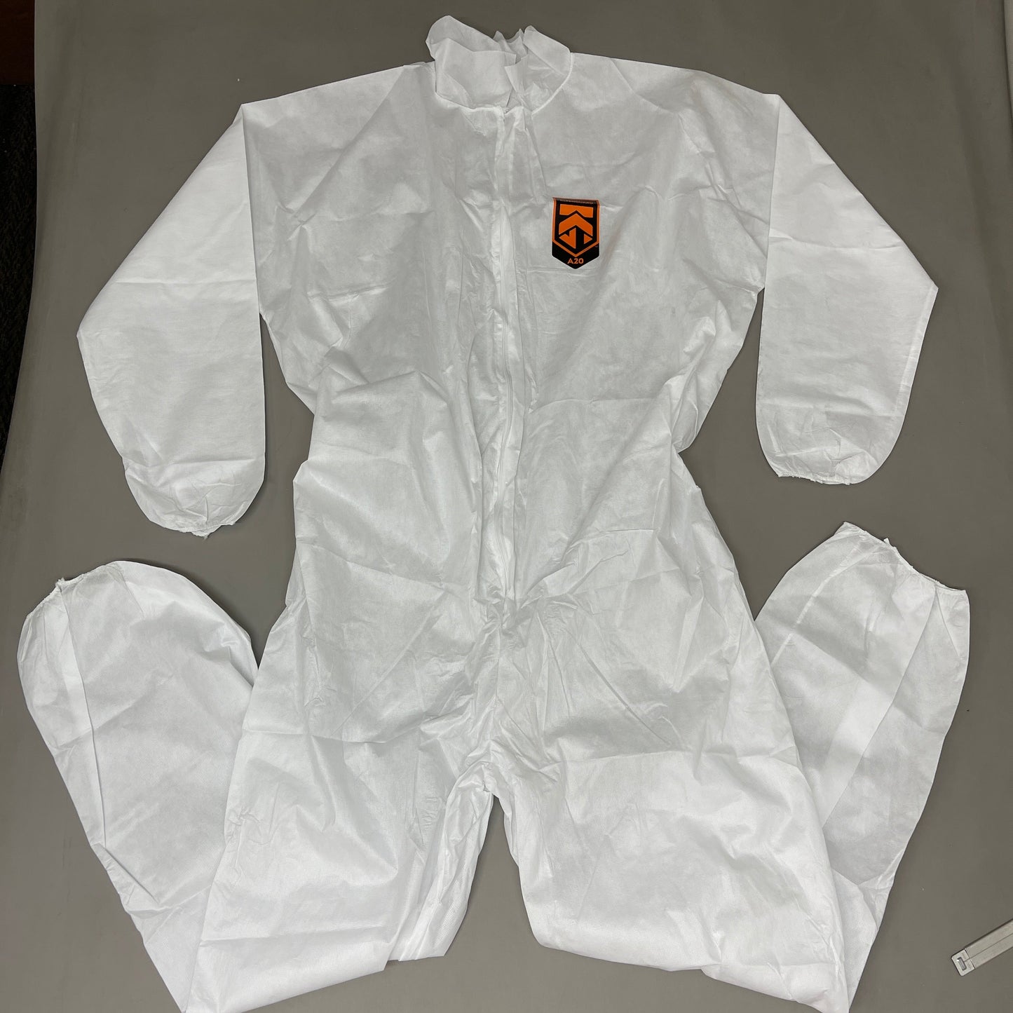 KLEENGUARD Box Of 24 A20 Coveralls Protective Clothing Zip Front Elastic XL White 49104(02) (New)