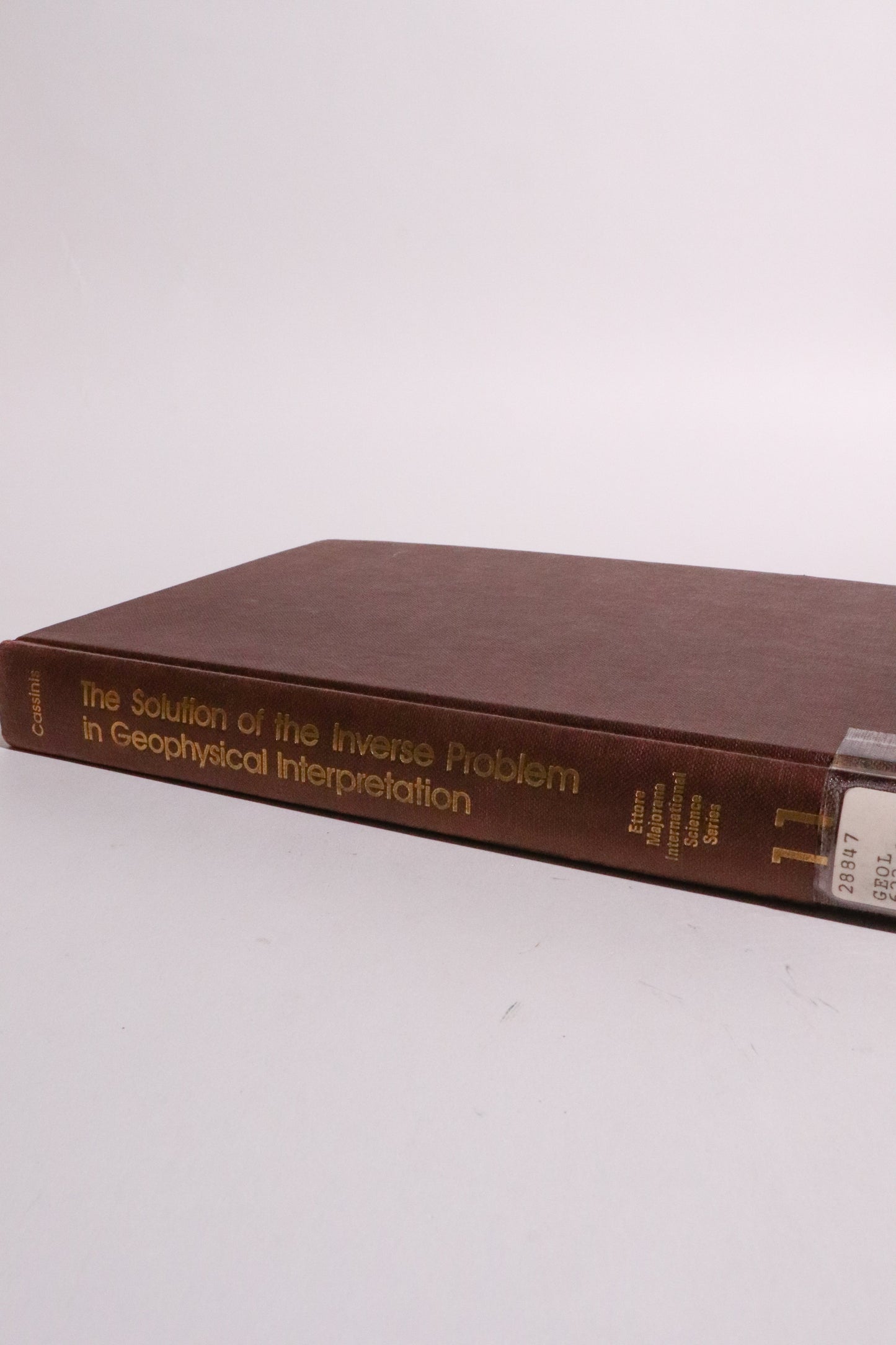 The Solution of the Inverse Problem in Geophysical Interpretation – R. Cassinis – 1981