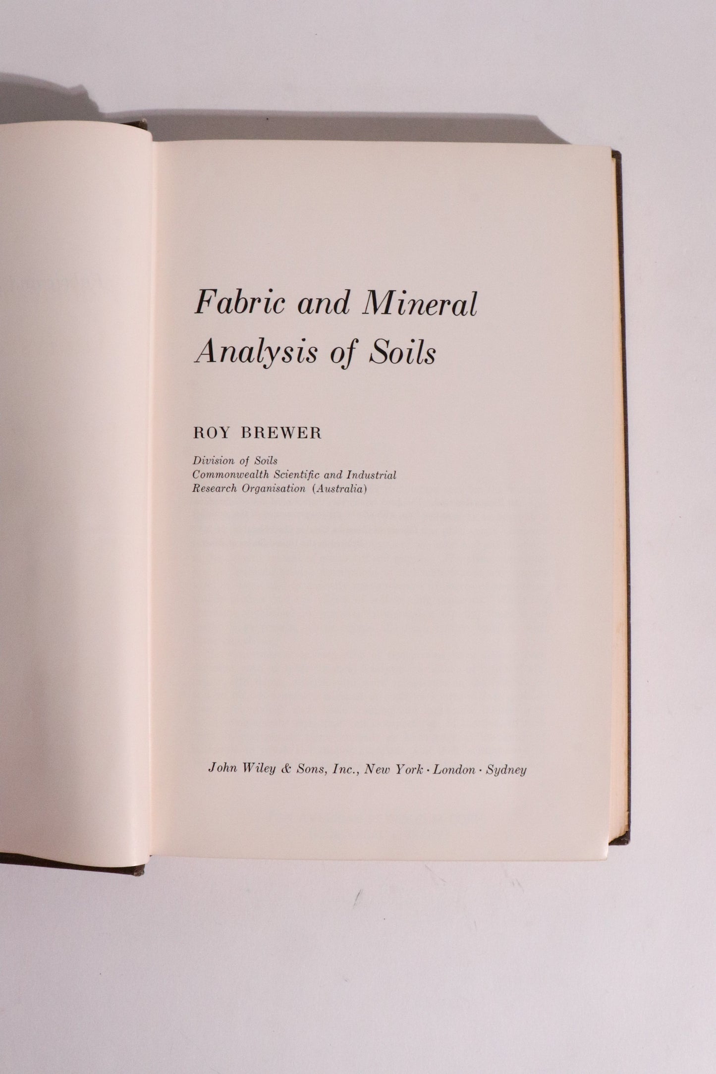 Fabric and Mineral Analysis of Soils — Roy Brewer (First Edition, 1964)