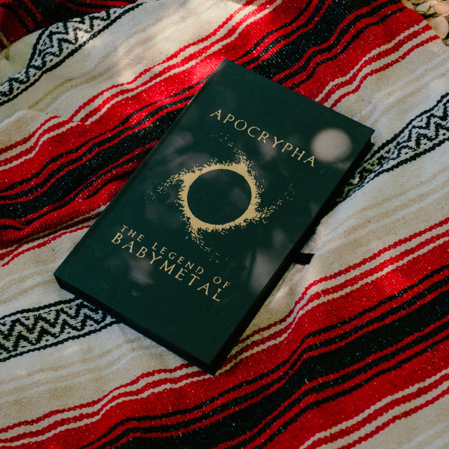 BABYMETAL: Apocrypha: The Legend of BABYMETAL - Deluxe Edition