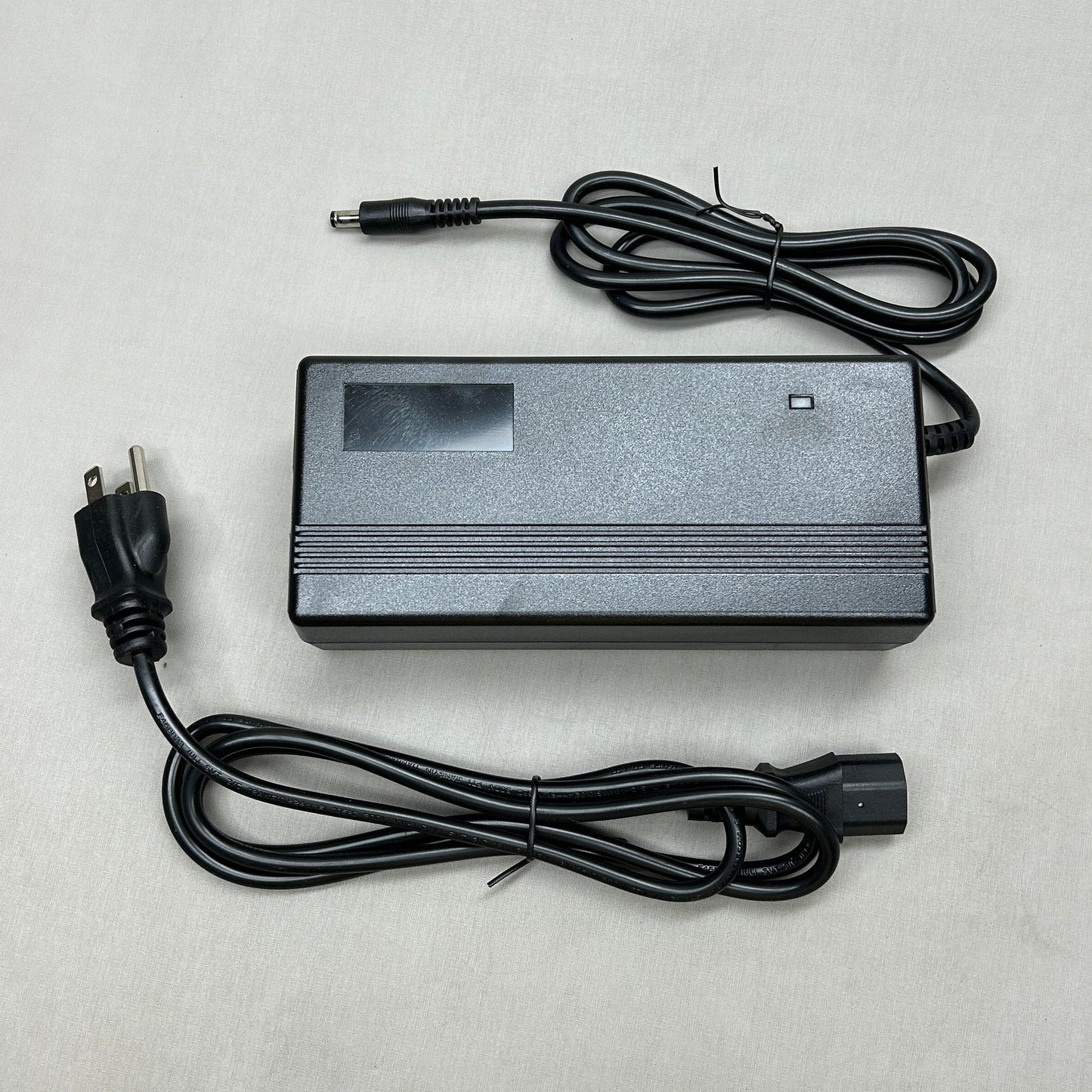 UNBRANDED Electric Bike Battery 48V 15Ah DC Charge Port with Charger (New)